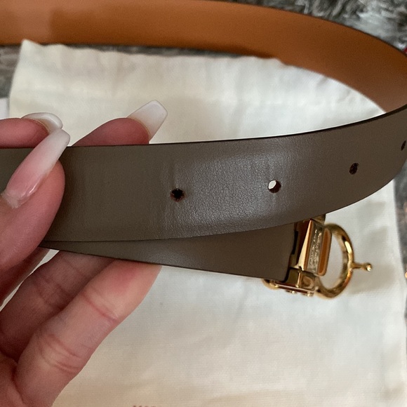 💯💕AUTHENTIC FERRAGAMO GANCINI REVERSIBLE BELT 💕$450 - Picture 8 of 16